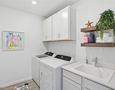 1657 Serena Avenue - Photo Thumbnail 33