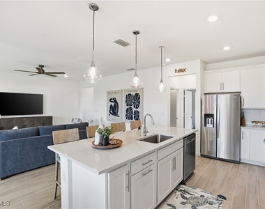 1657 Serena Avenue - Photo Thumbnail 10
