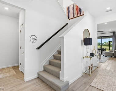1657 Serena Avenue - Photo Thumbnail 15