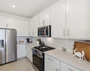 1657 Serena Avenue - Photo Thumbnail 11