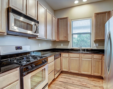 3824 Centerplaza Drive - Photo Thumbnail 4