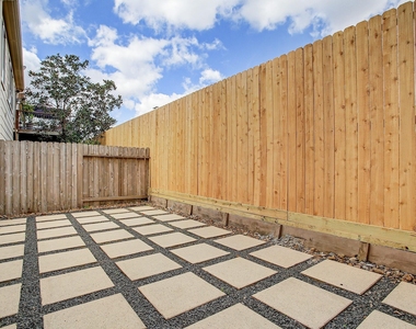 3824 Centerplaza Drive - Photo Thumbnail 9