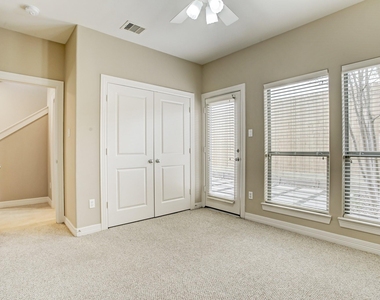 3824 Centerplaza Drive - Photo Thumbnail 8