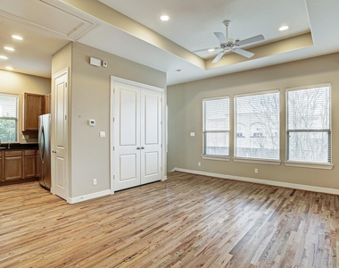 3824 Centerplaza Drive - Photo Thumbnail 3