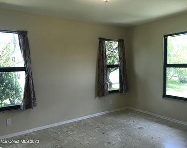 136 Atlantic Drive - Photo Thumbnail 8