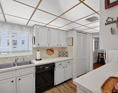1200 N Shore Drive Ne - Photo Thumbnail 35