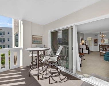 1200 N Shore Drive Ne - Photo Thumbnail 7