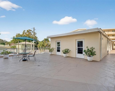 1200 N Shore Drive Ne - Photo Thumbnail 4