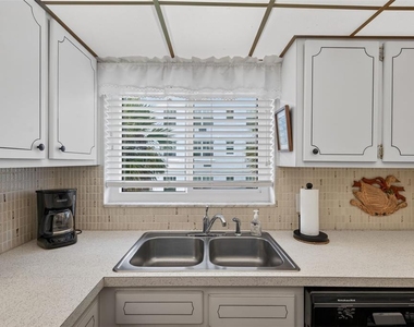 1200 N Shore Drive Ne - Photo Thumbnail 34