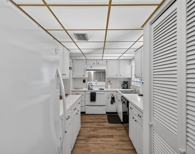 1200 N Shore Drive Ne - Photo Thumbnail 37