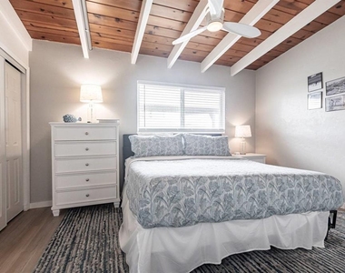 6006 Midnight Pass Road - Photo Thumbnail 9