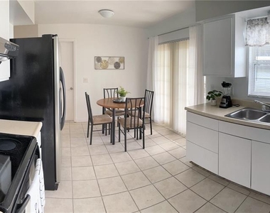 957 Florida Parkway - Photo Thumbnail 6