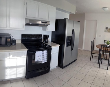 957 Florida Parkway - Photo Thumbnail 5