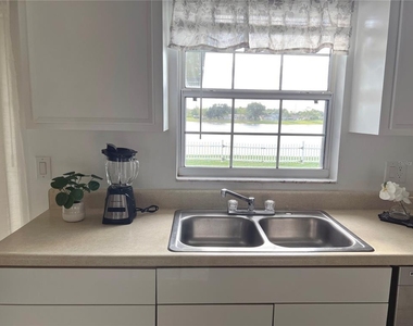 957 Florida Parkway - Photo Thumbnail 7