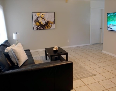 957 Florida Parkway - Photo Thumbnail 10