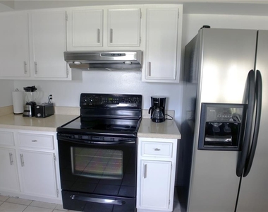 957 Florida Parkway - Photo Thumbnail 9