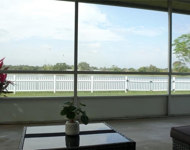957 Florida Parkway - Photo Thumbnail 3