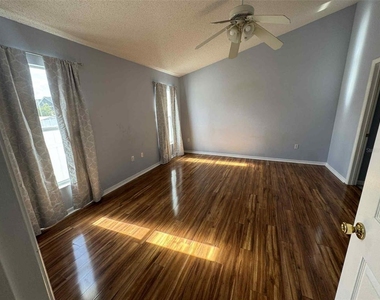 205 Nicholson Drive - Photo Thumbnail 8