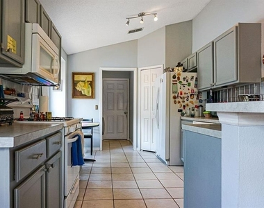 205 Nicholson Drive - Photo Thumbnail 2