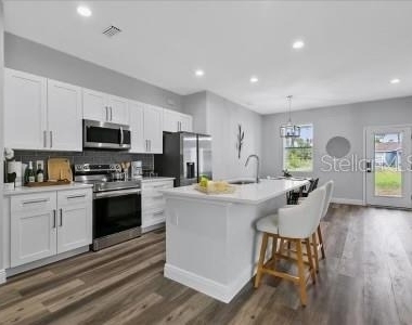 12005 Helicon Avenue - Photo Thumbnail 12