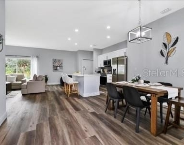 12005 Helicon Avenue - Photo Thumbnail 8