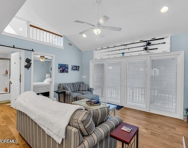 28 E Bonita Way - Photo Thumbnail 8