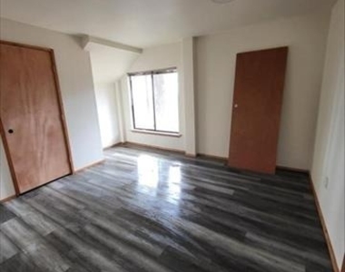10081 Jacobs Lane - Photo Thumbnail 5