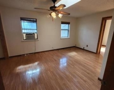 10081 Jacobs Lane - Photo Thumbnail 4