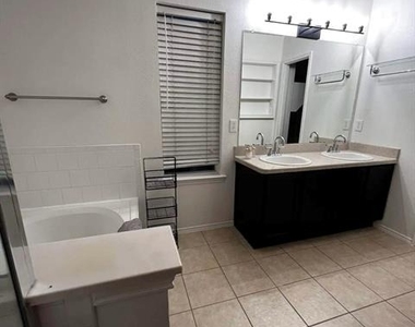 4512 Claret Court - Photo Thumbnail 9
