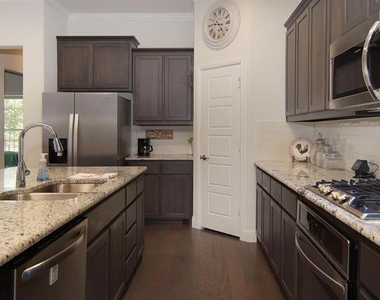721 10th Street - Photo Thumbnail 5
