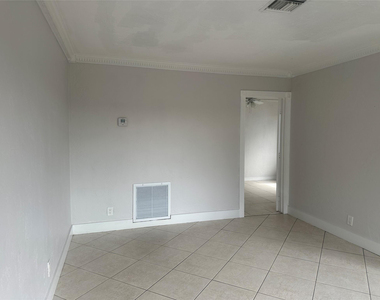 6109 Sw 30th Street - Photo Thumbnail 4