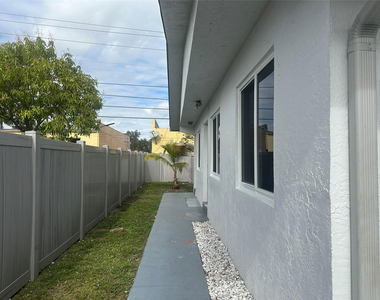 6109 Sw 30th Street - Photo Thumbnail 2