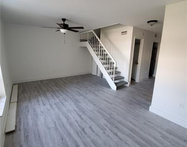 11101 Royal Palm Boulevard - Photo Thumbnail 8