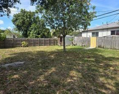 736 Nw 3rd Avenue - Photo Thumbnail 2
