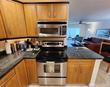 6437 Bay Club Drive - Photo Thumbnail 23