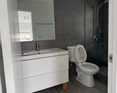 7910 Abbott Avenue - Photo Thumbnail 10