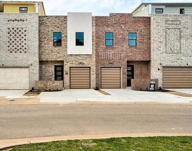 575 S Fretz Avenue - Photo Thumbnail 1