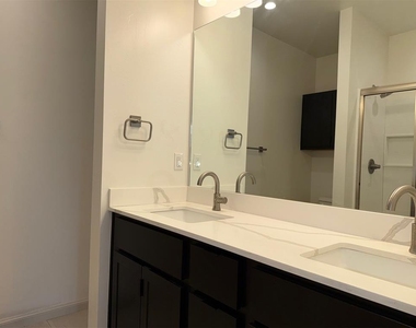575 S Fretz Avenue - Photo Thumbnail 14