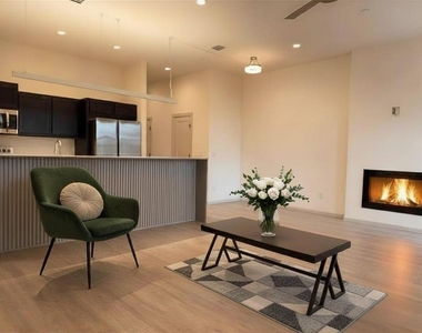 575 S Fretz Avenue - Photo Thumbnail 2