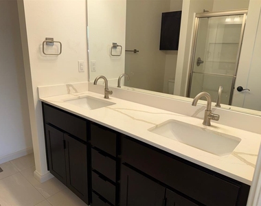 575 S Fretz Avenue - Photo Thumbnail 15