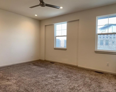 575 S Fretz Avenue - Photo Thumbnail 13