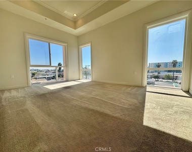 1598 Long Beach - Photo Thumbnail 1