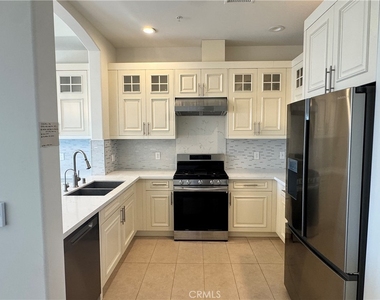 1598 Long Beach - Photo Thumbnail 3