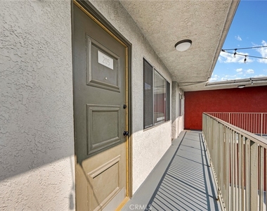 525 S Shelton Street S - Photo Thumbnail 2