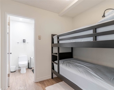 11813 Ellice Street - Photo Thumbnail 7