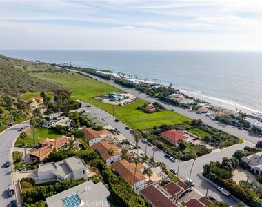 11813 Ellice Street - Photo Thumbnail 5