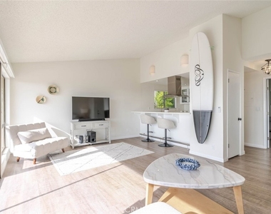 11813 Ellice Street - Photo Thumbnail 15