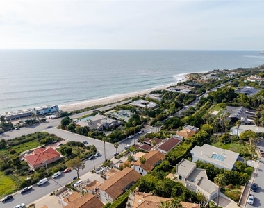 11813 Ellice Street - Photo Thumbnail 6