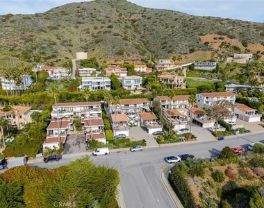 11813 Ellice Street - Photo Thumbnail 3