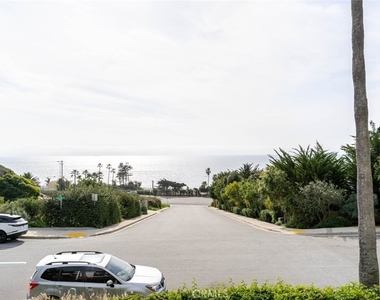 11813 Ellice Street - Photo Thumbnail 26